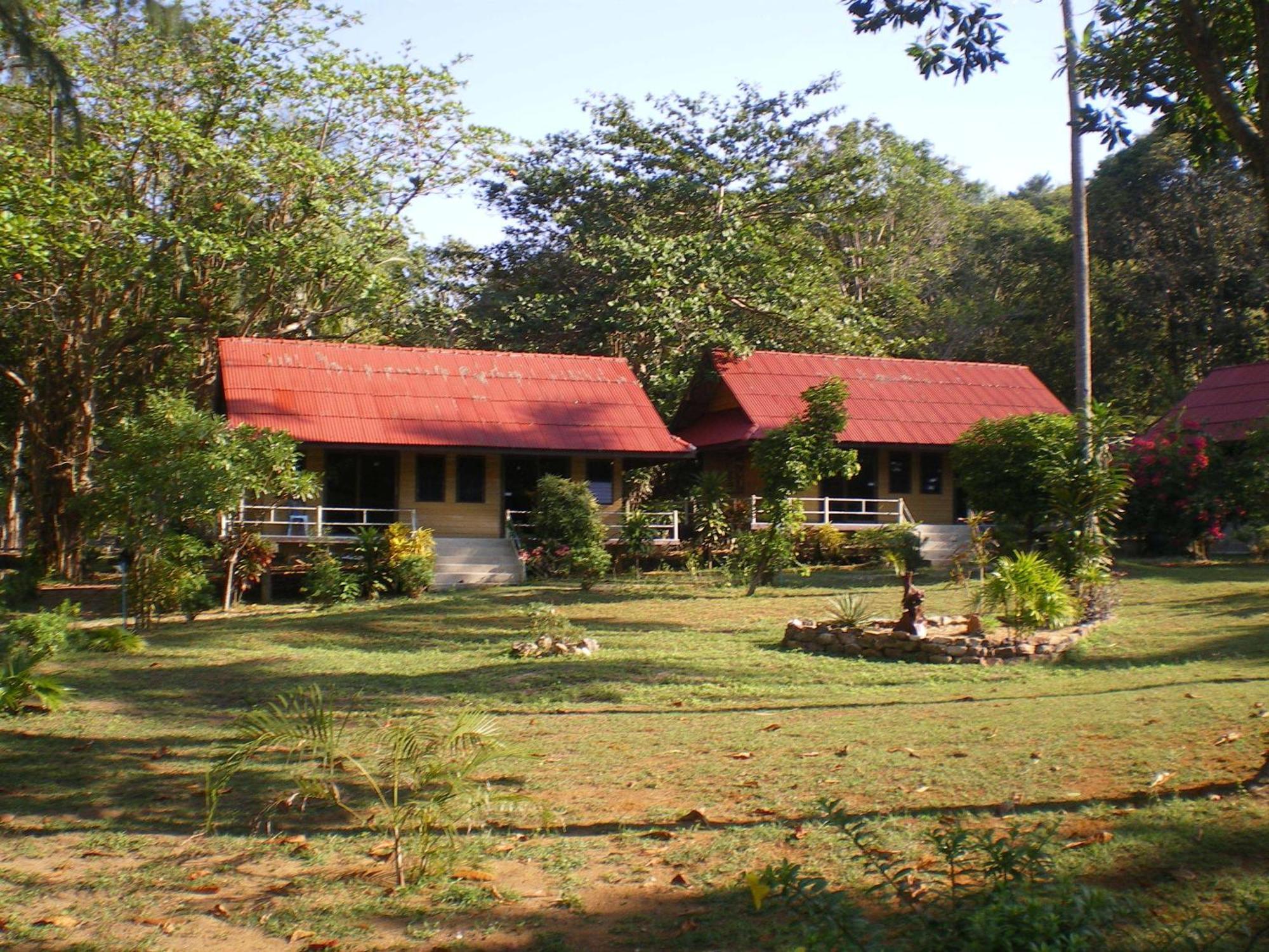 Sukorn Andaman Beach Resort Ko Sukon Esterno foto