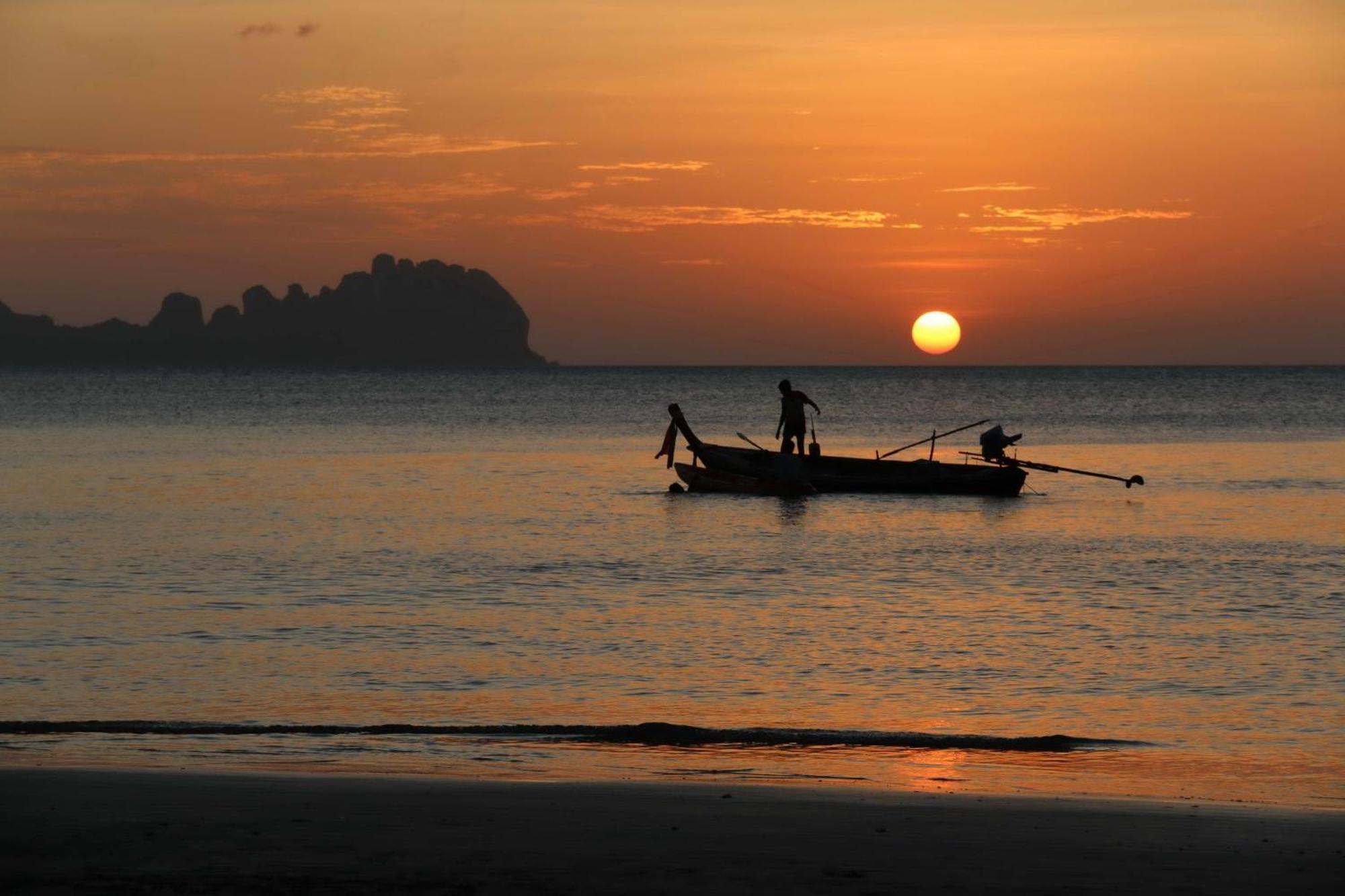 Sukorn Andaman Beach Resort Ko Sukon Esterno foto