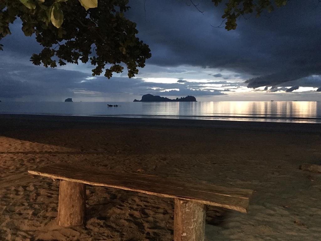 Sukorn Andaman Beach Resort Ko Sukon Esterno foto